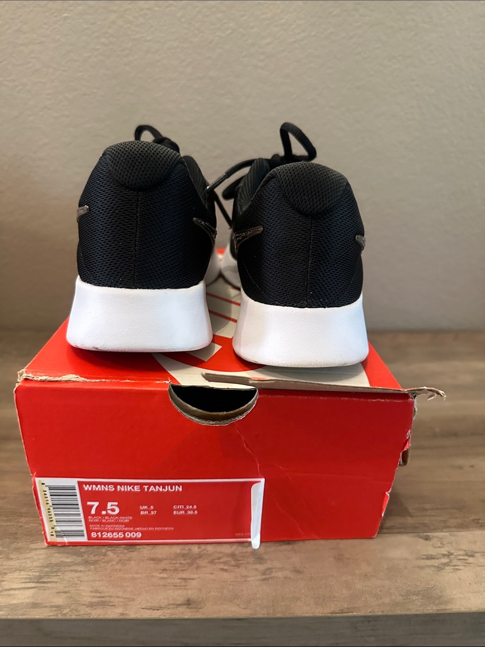 Women Nike Tanjun Shoes - Picture 6 of 8